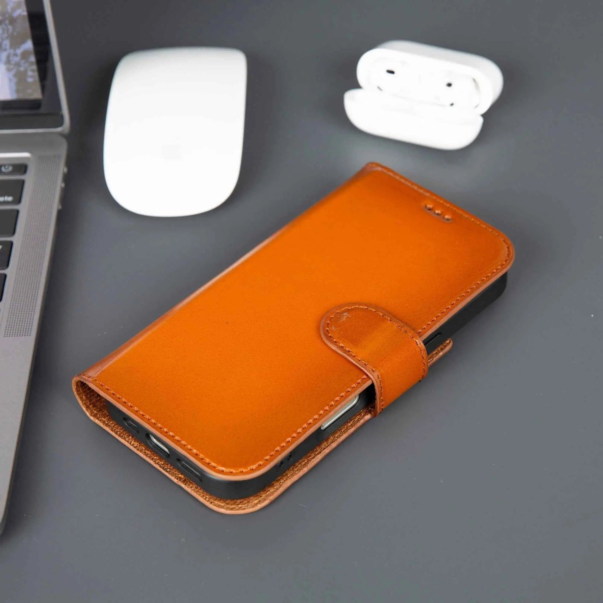 Casper iPhone 17 Pro Leather Wallet Case – MagSafe Compatible